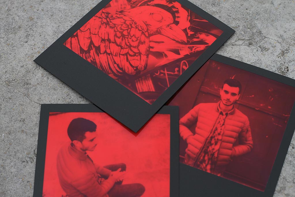 Polaroids Film Impossible Project Duochrome Noir & Rouge(Black & red)