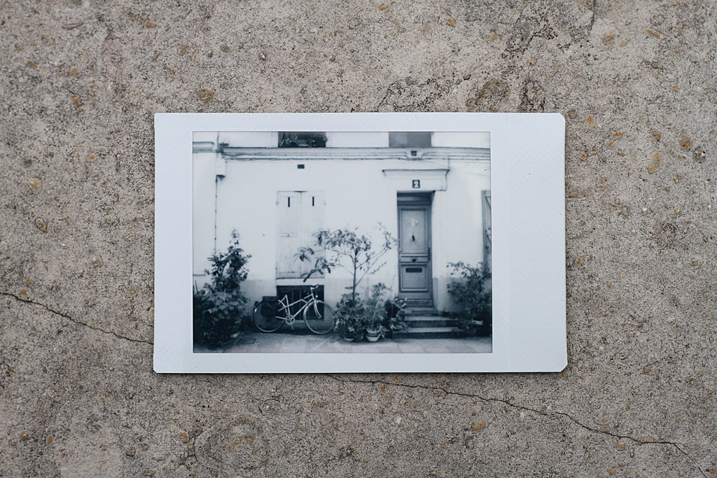 L'instax Mini Noir et Blanc complète à merveille l'univers Instax.