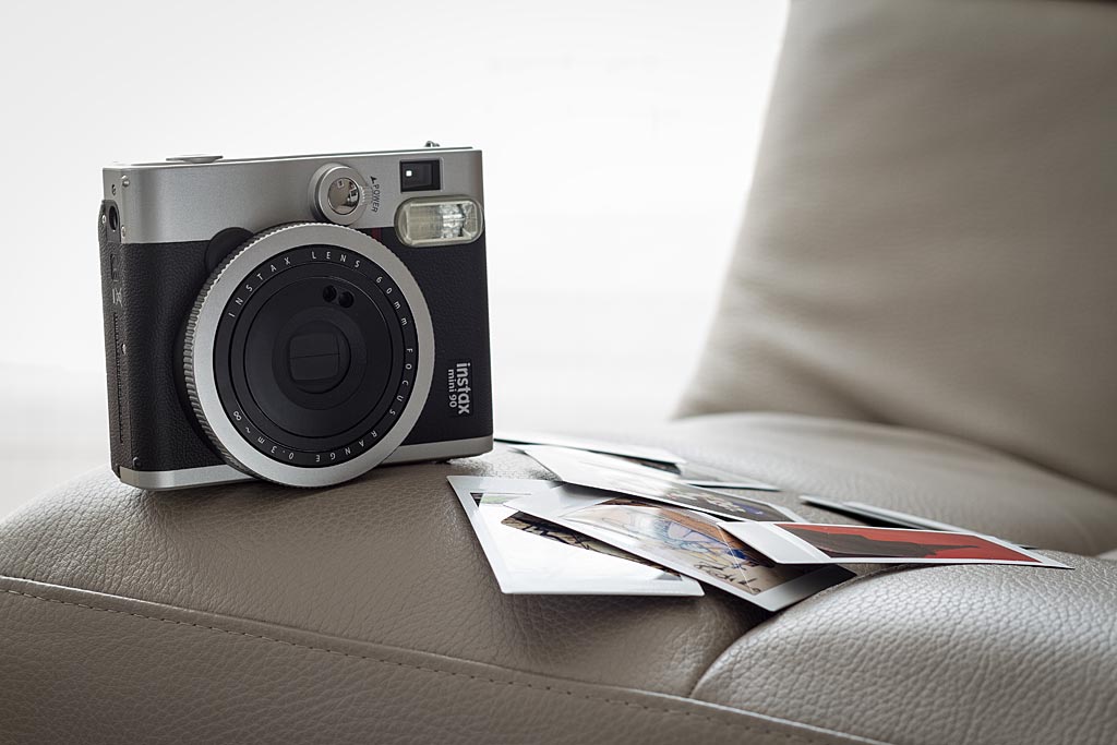 Avec toutes ses fonctions, le 90 Neo Classic fait figure de couteau suisse des appareils Instax 100% instantanés