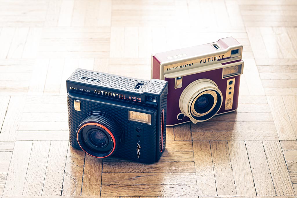 Le Lomo'Instant Automat Glass au côté de son cousin, le Lomo Instant Automat