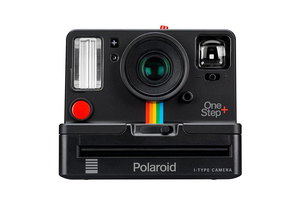 Ce OneStep+ se positionne comme une version deluxe du One Step 2 sorti il y a un an par Polaroid Originals.