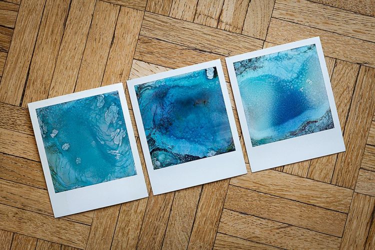 Technique créative : décomposition de polaroids dans l'eau