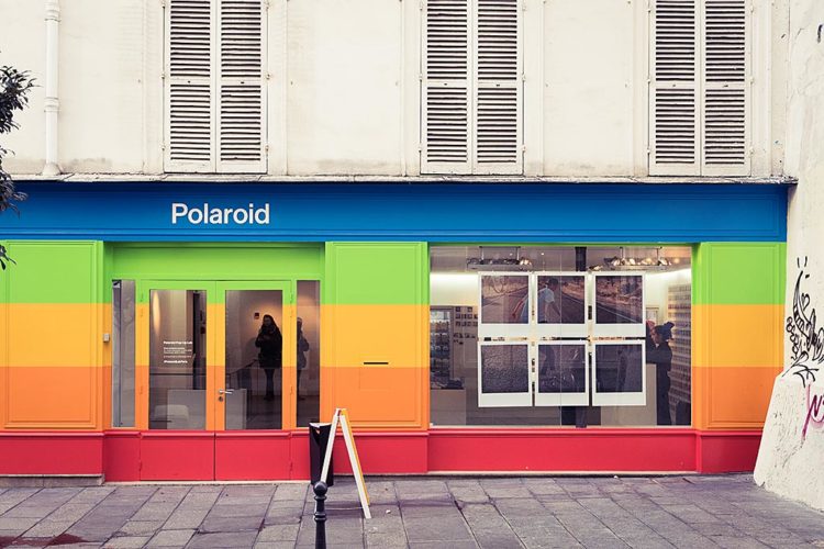 Le pop-up store Polaroid Originals, rue du Roi de Sicile à Paris