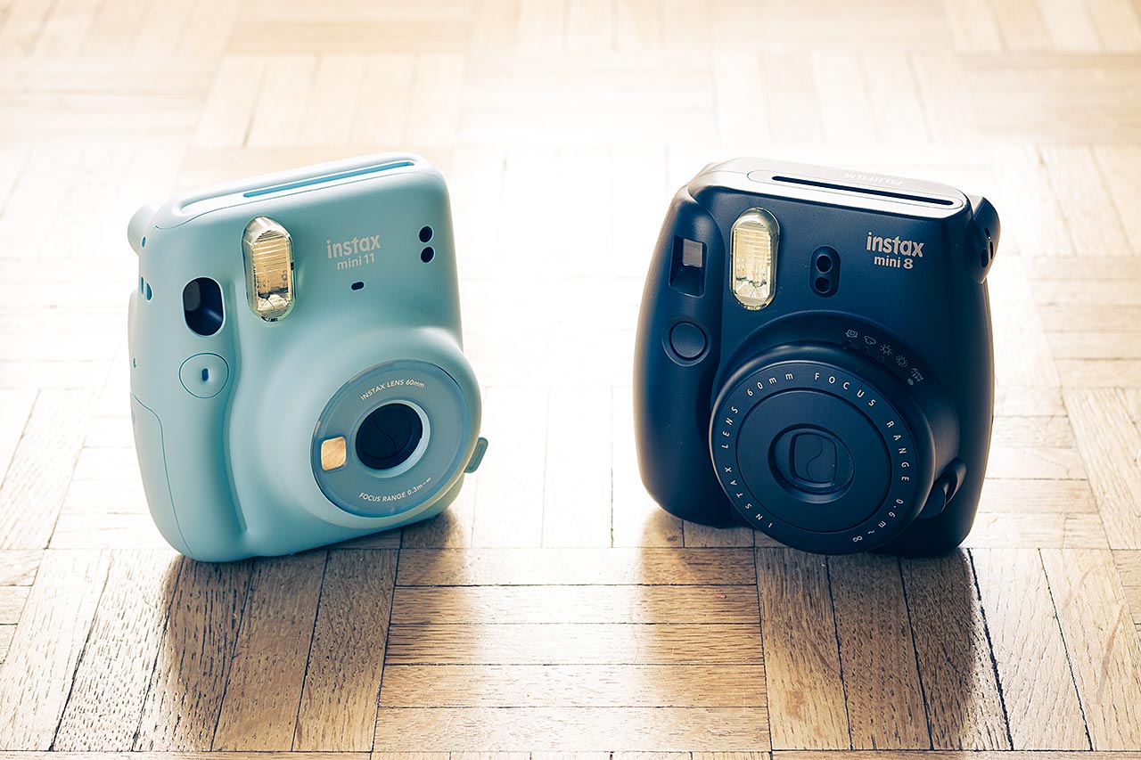 L'Instax Mini 11 et l'Instax Mini 8 côte à côte. En quelques années, le modèle d'entrée de gamme de Fujifilm a gagné en compacité et en efficacité.