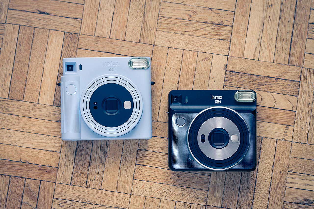 Le SQ1 et le SQ6 côte à côte. Les deux appareils utilisent du film Instax Square mais ne proposent pas les mêmes fonctionnalités.