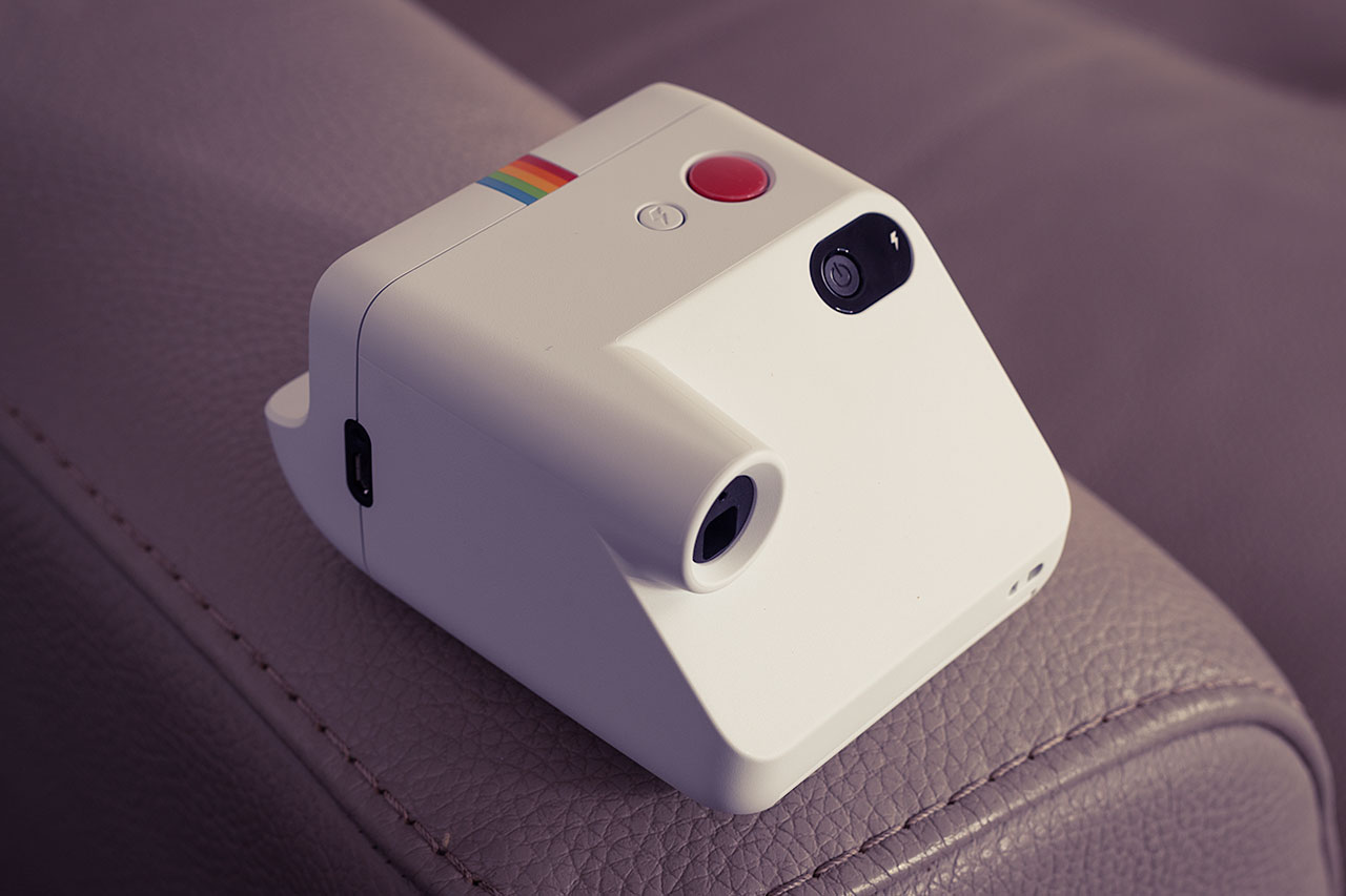 Le design du Polaroid Go est très similaire à celui des appareils récents de la marque